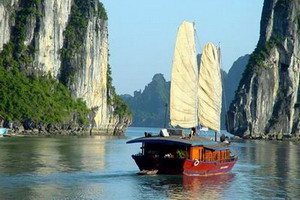 Croisières - Vietnam - Une jonque dans la baie