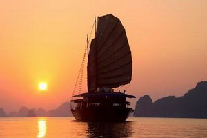Croisières - Vietnam - Une jonque dans la baie
