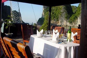Croisières - Vietnam - Une jonque dans la baie